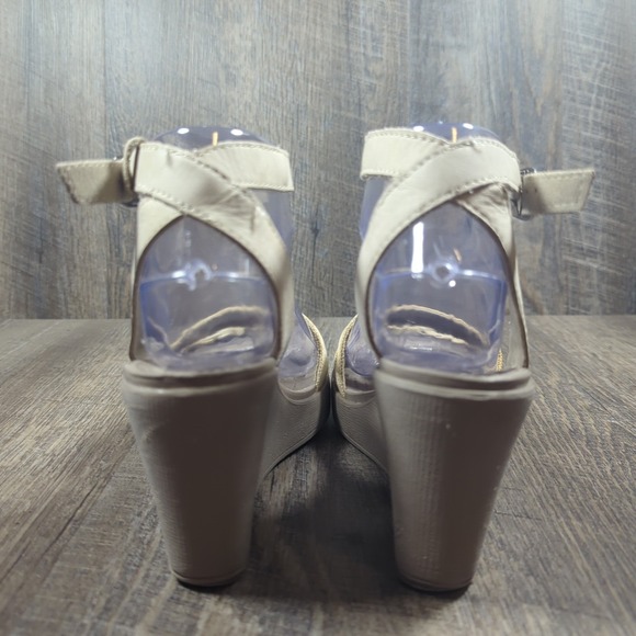Crocs Sandals Women's Size 7 Beige Leigh II Wedge Strapy Shoes Comfort - Picture 7 of 13